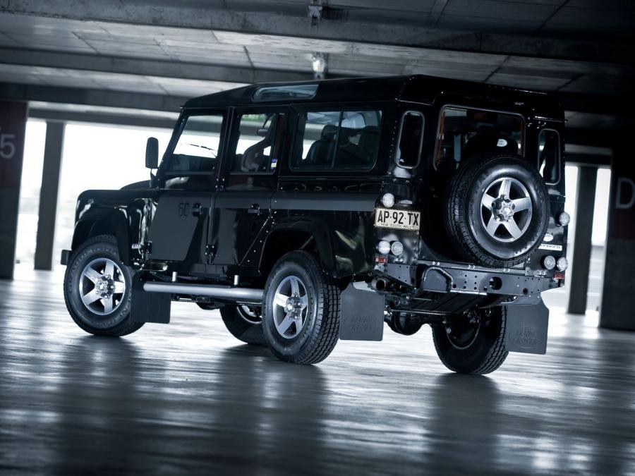  Land Rover Defender 110 SVX RHD 2008 года  (фото 6 из 12)
